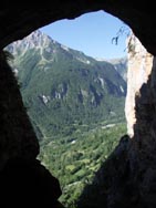 Vue depuis la grotte des Vaudois vers la vallée de la Biaysse