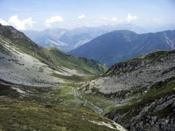 Descente, le long du torrent des Croix