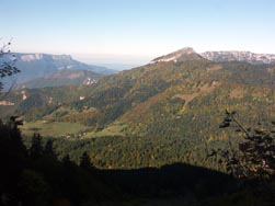 La Pinéa ; au loin, le Vercors