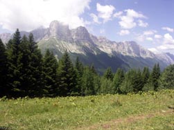 La grande Moucherolle et les deux soeurs