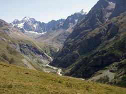 Vue vers le lac d'Arsine, depuis le lac du Pontet