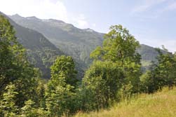 Départ de la balade, à Tioulevé ; vue sur le Grand Arc et le Bec d'Aigle