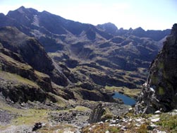 Vue vers le lac Merlat et le lac Longet, depuis le sommet