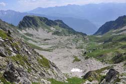 Descente des Grands Moulins ; vue vers le lac de la Frêche