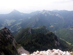 Vue depuis l'arête de Suiffière ; Chamechaude, la Pinéa, le charmant Som, ....