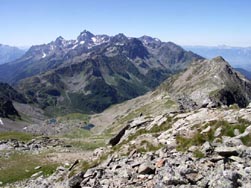 Lacs du Vénetier ; à droite, le col de la Jasse