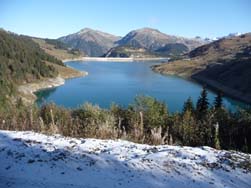 Lac de Roselend : barrage, rochers des Enclaves, Montagne d'Outray