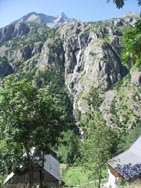 Hameau des Granges ; cascade de la Froide Pisse ; aiguille des Arias