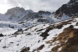 Approche du col de Fenêtre ; vue vers le col de la Cicle