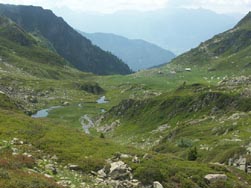 Au dessus du lac Vert, vue arrière vers le chalet de Chizeraz. Au fond, la Tarentaise