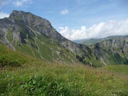 Descente du lac du Mont-Charvin ; vers la Tulle et sur le Freu